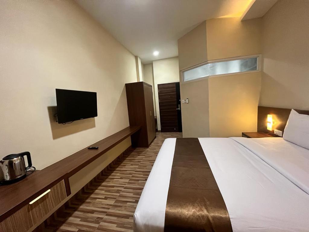 T Hotel Kualanamu Lubukpakam Exterior foto